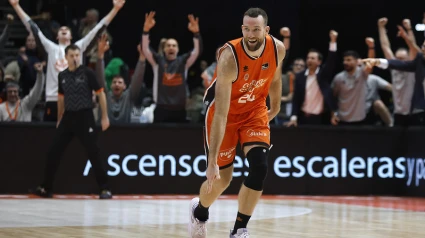 Matt Costello celebra su triple ganador ante el Real Madrid