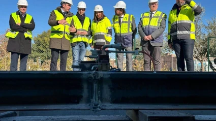 La Junta instala en Churriana las primeras vías de la prolongación sur del metro de Granada