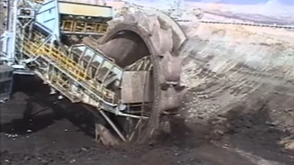 Una retopala trabajando en la mina de As Pontes en el año 1999