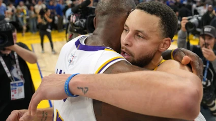 LeBron James se abraza con su amigo Stephen Curry tras el Warriors-Lakers.