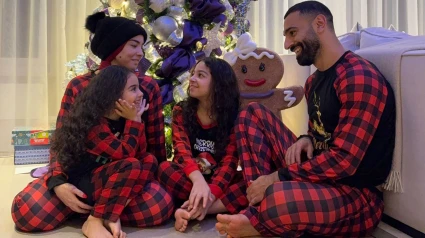 Mo Salah sube una foto junto a su familia celebrando la Navidad.