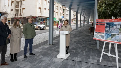 La presidenta de Cantabria, María José Sáenz de Buruaga, inaugura la nueva terminal de autobuses de Noja.