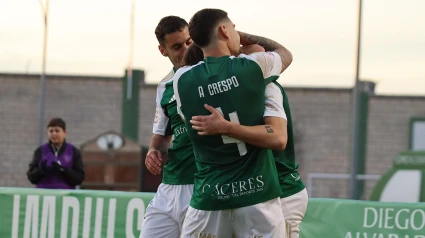 Celebración de un gol del Cacereño