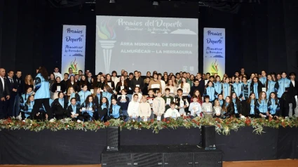 Organizadores y premiados posaron a la finalización de la Gala