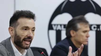 El nuevo entrenador del Valencia, Carlos Corberán en su presentación oficial.