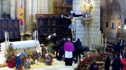 El Cristo de la viga entronizado junto al presbiterio de la Catedral de Jerez para el Año Jubilar de 2025.