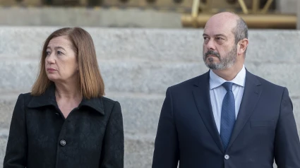 La presidenta del Congreso, Francina Armengol, y el presidente del Senado, Pedro Rollán