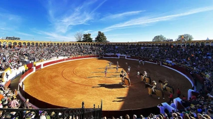 Paseíllo en la plaza de toros de Olivenza (Badajoz)