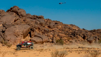 Cristina Gutierrez y su copiloto Pablo Moreno, durante una de las etapas del Rally Dakar 2025