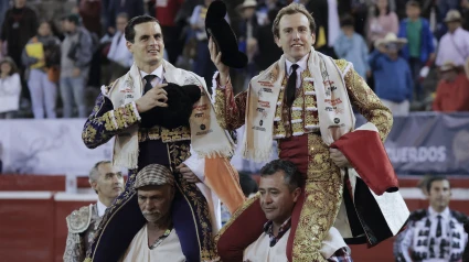 David Galván y Román, a hombros en Manizales (Colombia)