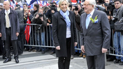 Jean-Marie Le Pen junto a su hija, Marine Le Pen,