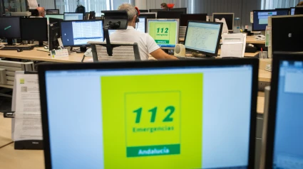 Operador en la sala regional de 112 Andalucía