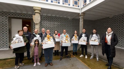 Los ganadores de las cestas con represenantes municipales