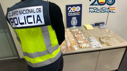 Imagen de todo el material incautado a los cinco detenidos.