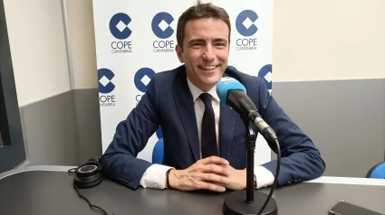 Pedro Casares en los estudios de COPE en Santander.