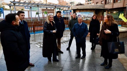 La alcaldesa de Granada, Marifrán Carazo, ha visitado la plaza Mercedes Domenech