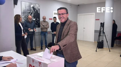 Gallardo vota en las primarias del PSOE de Extremadura