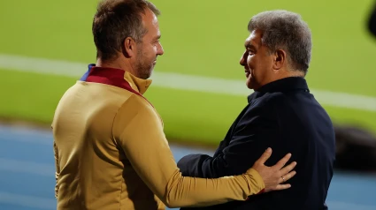 Joan Laporta y Hansi Flick, antes del entrenamiento previo a la final de la Supercopa