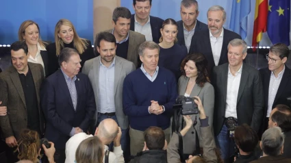 12/01/2025 Alberto Núñez Feijóo con presidentes autonómicos y 'barones' del PP durante la clausura de la cumbre del partido celebrada en el Hotel de la Reconquista de OviedoPOLITICA ESPAÑA EUROPA ASTURIAS AUTONOMÍASJORGE PETEIRO/ EUROPA PRESS