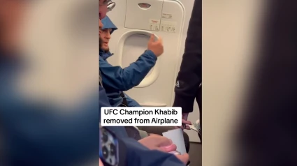 Khabib Nurmagomédov discute con la azafata del vuelo que tomaba