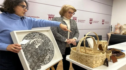 Marisa Bermejo, concejala de cultura y Yolanda Amor directora de la U.P en la presentacion de los cursos