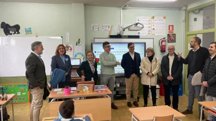 Mercedes Vaquero, Consejera de Educación  y Fernando Pizarro, Alcalde de Plasencia inaguran el nuevo Centro Educativo de San Miguel