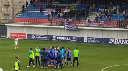 Los jugadores del Ourense CF celebran en O Couto su victoria ante un rival de Primera División como el Valladolid