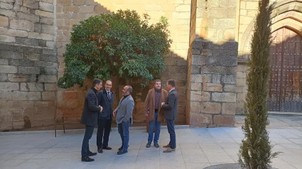 Miguel Ángel Morales y Rafa Mateos en la plaza Doctor Durán de Cáceres