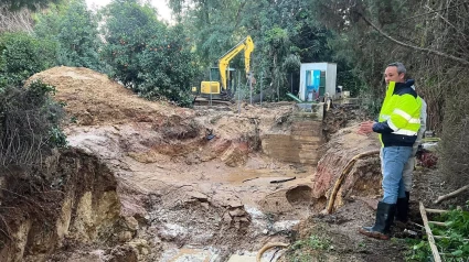 16/01/2025 Trabajos del Consorcio de Aguas de la Zona Gaditana en una tubería del Serrallo.POLITICA CONSORCIO DE AGUAS DE LA ZONA GADITANA