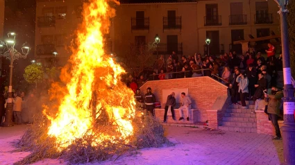 San Antón 2025 enciende la tradición con música, deporte, danza y 35 hogueras