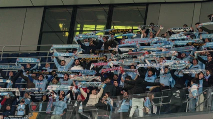 Muchos aficionados en la grada visitante del Santiago Bernabéu