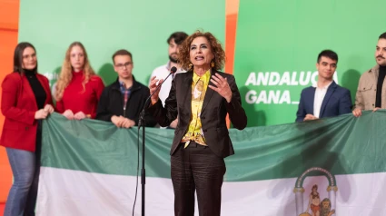 La candidata a presidir el PSOE andaluz, María Jesús Montero, en la Tenencia de alcaldía de la Estación de Cartama