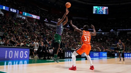 Ojeleye puntea un tiro de Carter en el Martín Carpena