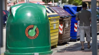 Contenedores de recogida selectivaEl Ayuntamiento de Granada ha destacado que los datos totales de reciclaje en la ciudad reflejan un total de 17.166.005 kilos de residuos recuperados en este pasado 2024, un 11,58% más que el año anterior, debido fundamentalmente, según señala, al "notable crecimiento" de las principales fracciones --envases, papel y cartón y, especialmente, de la fracción orgánica--; algo que evidencia, para la concejala de Limpieza Viaria, Ana Sánchez, "la creciente preocupación de los granadinos por cuidar de su ciudad y por contribuir con sus acciones y buenas prácticas a la protección del medio ambiente".POLITICA CANTABRIA ESPAÑA EUROPAARCHIVO