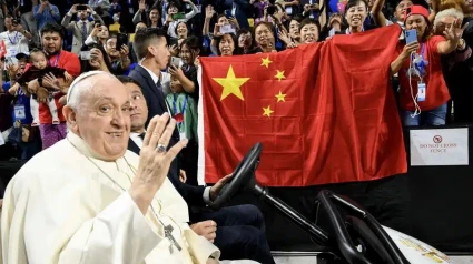 El Papa Francisco junto a cristianos procedentes de China