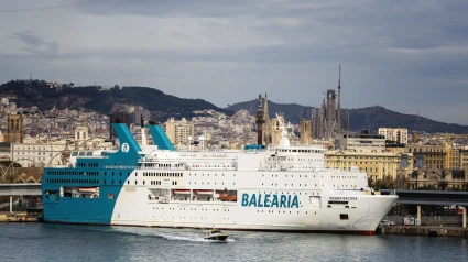 Digital. Barcelona 19/1/25 - Flota de la compañia naviera Balearia. Ferry Regina Bàltica en el puerto de Barcelona .  - (c) Vicens Gimenez