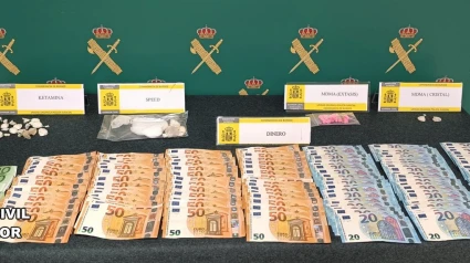 Junto con speed, ketamina y MDMA (éxtasis y ‘cristal’), también han sido aprehendidos 4.840 euros en billetes, que igualmente llevaban ocultos entre sus pertenencias