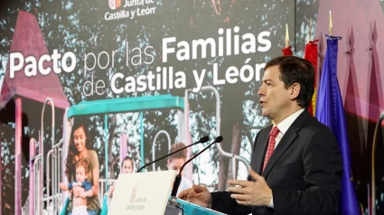 La firma del Pacto por las Familias de Castilla y León entre el gobierno autonómico y las entidades del Tercer Sector