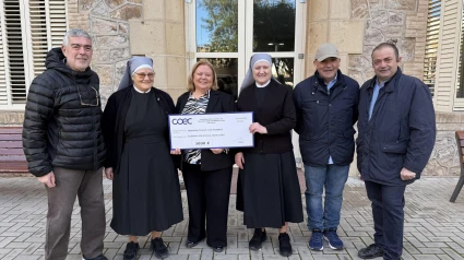 Entrega del cheque en el Asilo de Cartagena