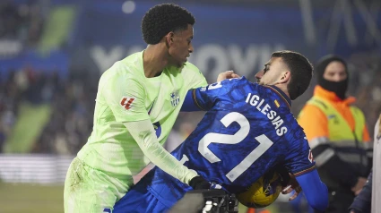 January 18, 2025, Getafe, Spain: Alejandro Balde (FC Barcelona)  and Juan Iglesias (Getafe CF) battle for the ball during the LaLiga match between Getafe CF and FC Barcelona at Coliseum on January 18, 2025 in Getafe, Spain. (Credit Image: © Manu Reino/DeFodi via ZUMA Press)