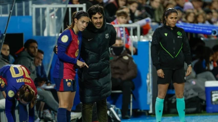 Imagen del banquillo del Barcelona durante la primera semifinal de la Supercopa femenina