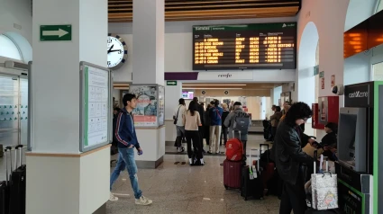 Reacciones en la estación del tren de Santiago ante la retirada de las bonificaciones