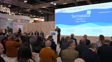 El director-gerente de Expourense, Rogelio Martínez, durante la presentación de Termatalia 2025 en el stand de Galicia de Fitur