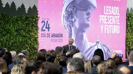 Jorge Azcón durante su discurso en el stand de Aragón en FITUR.