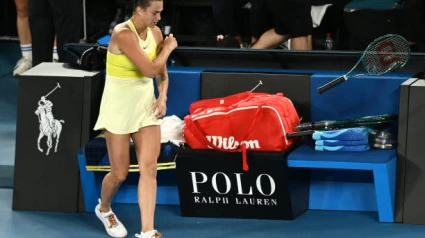 Sabalenka tirando la raqueta