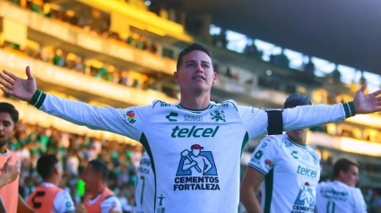 James Rodríguez celebra su primer gol con la camiseta de León.