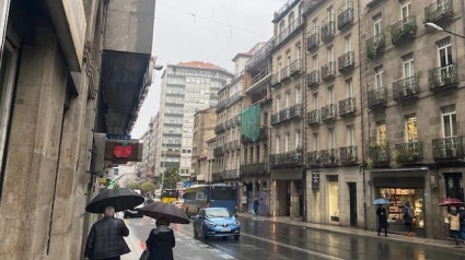 Los paraguas son necesarios durante estos días en Ourense