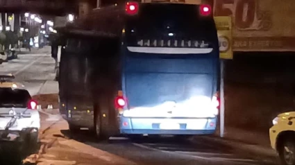 El bus interceptado en la zona del puente de las Cabras