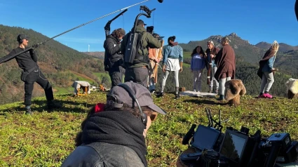 Estudiantes universitarios alemanes ruedan una película en Villayón
