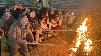 Hoguera oficial, ubicada en la plaza de toros, en Las Candelas de 2024